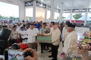 Gubernur ASR bantu pembangunan masjid Rp95 juta pada Safarai Ramadhan di Konsel