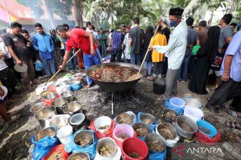 Tradisi kuah beulangong peringatan Nuzulul Quran di Aceh