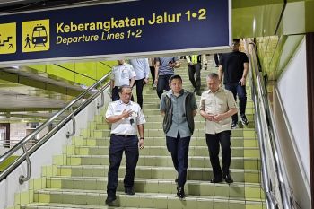 Seskab Teddy tinjau kesiapan Stasiun Gambir sambut pemudik
