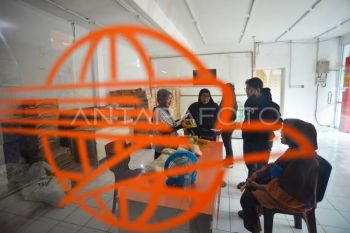 Operasi pasar PT Pos Indonesia di Padang