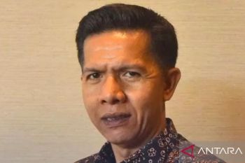 Angkot di Kota Jambi bersaing dengan angkutan online