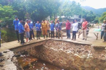 Jembatan Dorebara Dompu terputus, Bupati Bambang perintahkan bangun kembali