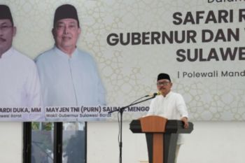 Gubernur Sulbar bagikan 1.000 paket sembako kepada masyarakat di Polman