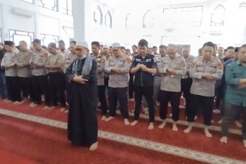 Tiga polisi gugur di Way Kanan, Polrestabes Palembang gelar shalat gaib