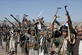 Houthi serang kapal induk AS di Laut Merah untuk ketiga kali