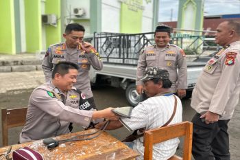 Polda Sulbar gelar pemeriksaan kesehatan gratis di Mamuju