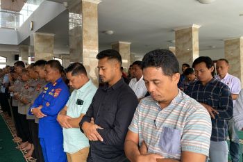 Polda DIY menggelar Shalat Ghaib untuk anggota Polri yang gugur di Lampung