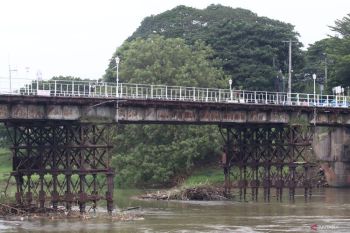 Peringatan berdirinya Jembatan Lama Kediri