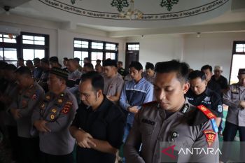 Polres Sukabumi Kota gelar Shalat Gaib doakan tiga polisi gugur