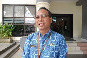Puluhan manusia silver hingga pengemis di Mataram ditertibkan