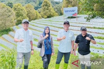 BI berikan bantuan saprodi-alsintan kelompok tani Boltim