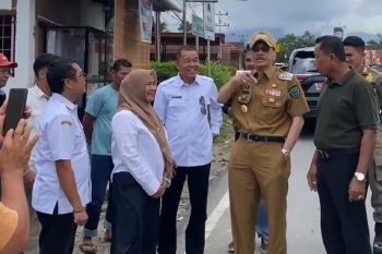 Bupati Hendrajoni sidak kantor Camat dan Puskesmas Tarusan