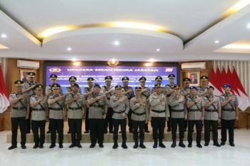 Kapolda Sulut sertijab  enam pejabat utama dan lima Kapolres