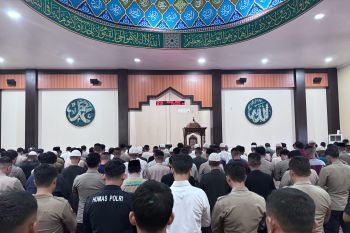 Personel Polda Kaltara Gelar Sholat Ghoib Atas Gugurnya Tiga Anggota Polri di Way Kanan