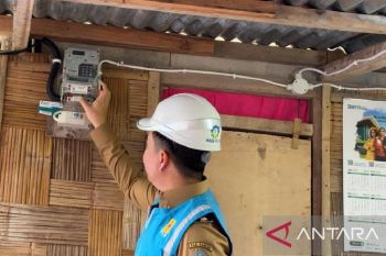 PLN UP3 Tahuna nyalakan listrik gratis warga 3T