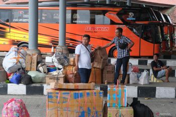 Arus mudik lebaran lebih awal di Terminal Mengwi Bali