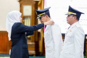 Gubernur Jatim Khofifah  lantik Bupati dan Wakil Bupati Pamekasan