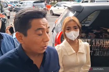 Konten kreator Fuji dan kuasa hukum datangi Polres Jaksel terkait penggelapan agensi