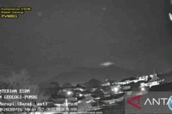 Gunung Marapi di Tanah Datar kembali erupsi lontarkan abu vulkanik 1 kilometer