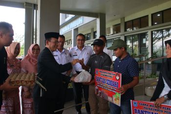 DWP Payakumbuh salurkan 100 paket sembako untuk perempuan rentan ekonomi