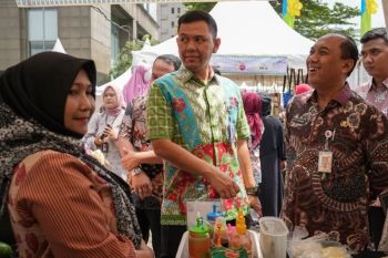 Puluhan UMKM dan BUMD ramaikan bazar Semarak Ramadhan di Pemkot Jakbar