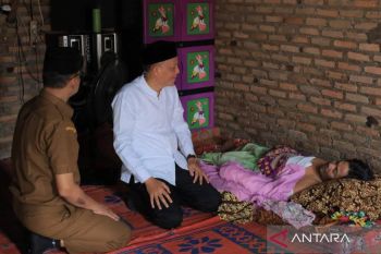 Bupati Sabar AS serahkan bantuan kebakaran di Padang Gelugur