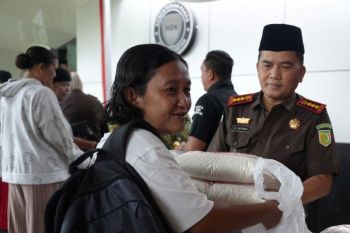Kejari Madiun gelar pasar murah 1.000 paket bantu stabilisasi harga