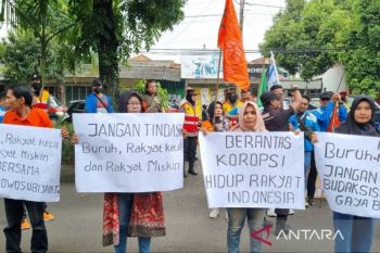 Aksi demo tuntut THR ke pemilik Sritex