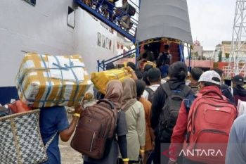 1.146 pemudik berangkat dari Pelabuhan Sampit ke Semarang dan Surabaya