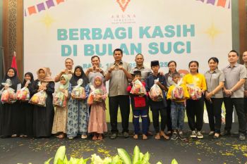 Hotel Aruna Senggigi Lombok berikan santunan dan takjil gratis