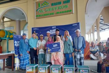 BRI salurkan paket sembako di Mesjid Al-Ghufron Manado