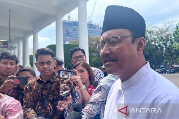 Mensos laporkan penyaluran bansos dan sekolah rakyat kepada Presiden