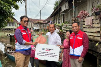 Pertamina bantu warga terdampak banjir di Jambi