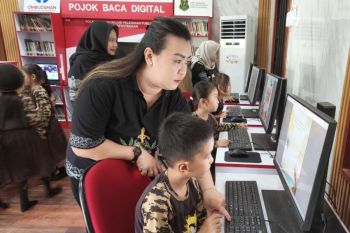 Disarpustaka Kapuas perkenalkan berbagai layanan perpustakaan kepada anggota Pramuka