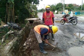 Memperbaiki konektivitas jalan guna tumbuhnya ekonomi Lampung