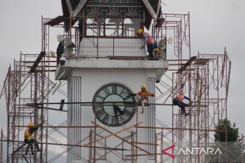 Pemkot Bukittinggi lakukan pengecatan ulang Jam Gadang, ditargetkan selesai sebelum Lebaran
