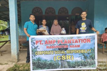 PT AMP Pantation serahkan sembako ke warga Bawan, Agam