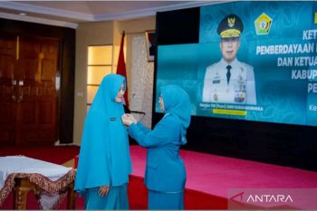 Ketua TP PKK Sultra lantik Ketua PKK dan Posyandu Buteng periode 2025-2030