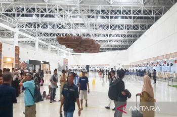 9.130 pemudik lintasi Bandara Syamsudin Noor pada awal posko Lebaran