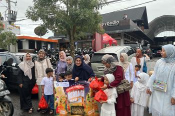 TK Kutilang Pangkalpinang "Berbagi Ramadhan" salurkan paket sembakodan takjil