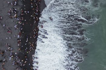 Upacara Melasti di Pantai Watu Pecak Lumajang