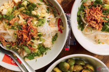 Menikmati tekwan Palembang ala masa kini, pakai mie instan