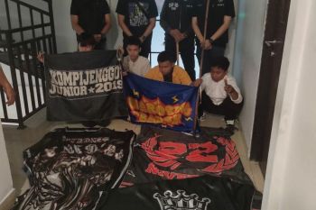 Polisi bubarkan konvoi motor ratusan anak muda di Kelapa Gading