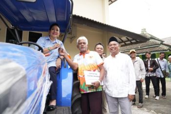 Sleman terima bantuan alat pertanian dari Komisi IV DPR