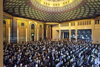 Berburu "lailatul qodar" melalui 45 pintu Masjid Al-Akbar