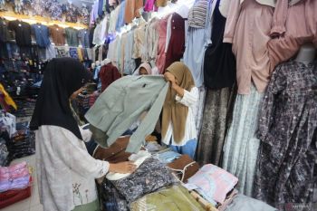 Haruskah selalu pakai baju baru saat Lebaran? ini penjelasannya
