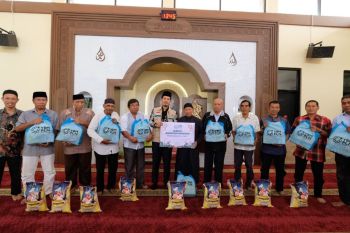 PLN UIP Sulawesi berbagi kebahagiaan dengan Purnabakti di Makassar
