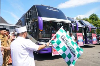 Gubernur Bengkulu lepas 150 pemudik gratis