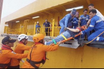 Kantor SAR Banten evakuasi ABK MV kapal Italia mengalami stoke