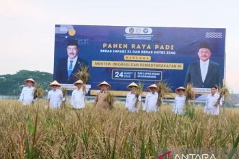 Sekjen Kemenimipas panen raya di Lapas Karawang